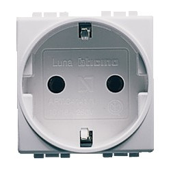 ENCHUFE C/TOMA TIERRA